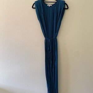 Elegant Blue Pleated Maxi Dress